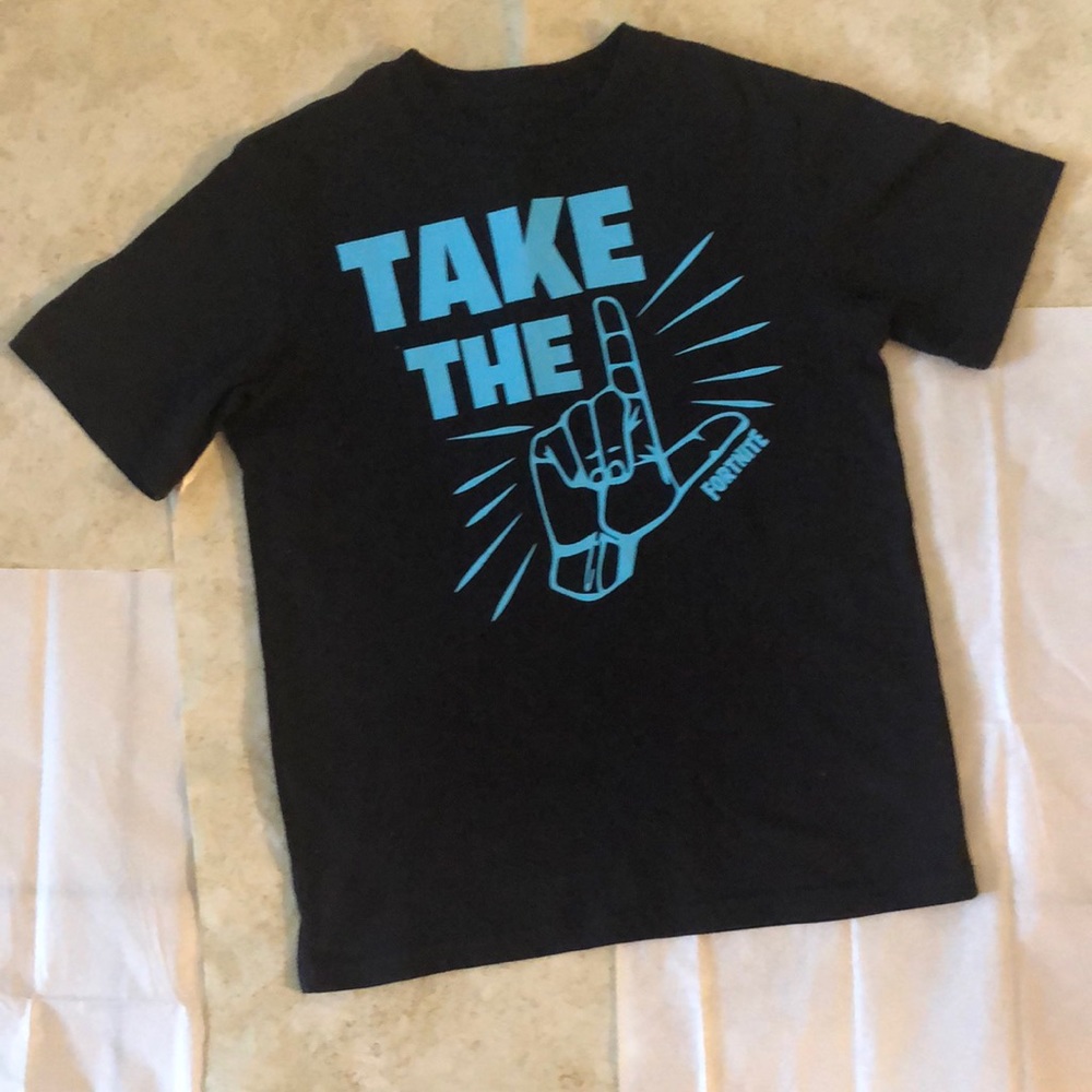 Boys Fortnite short sleeve T-shirt.              Size M (7/8)